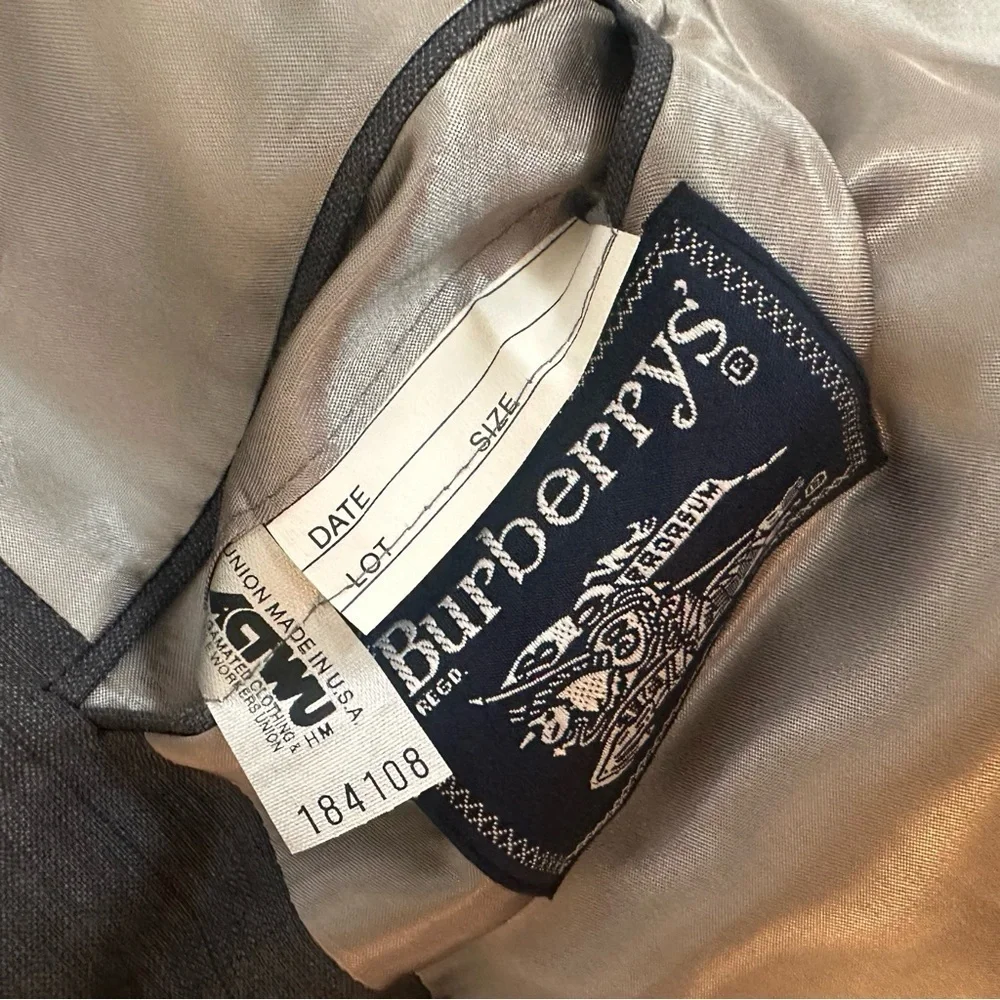 Burberrys Wool Gray Suit 42R jacket / 40W trousers Two-Button Blazer